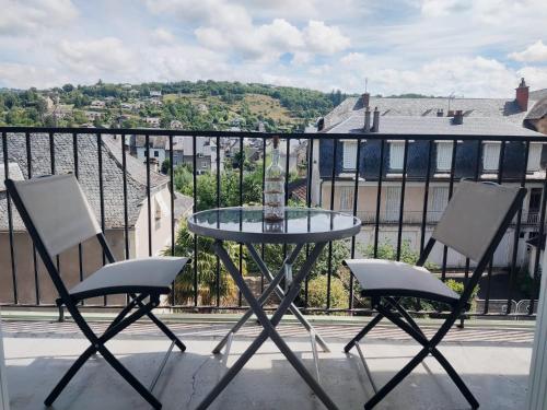 Photo de la galerie de l'établissement 2 Espalion superbe appartement hyper centre ville, à Espalion