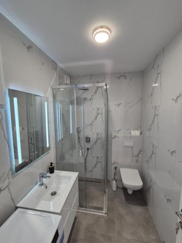 Ένα μπάνιο στο Frekuenca Apartments