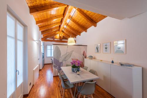 a kitchen and dining room with a table and chairs at AdaGio Holiday Home, Alba center in Alba