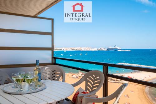 a table on the balcony with a view of the beach at Apartament Made in Costa Brava in Sant Antoni de Calonge