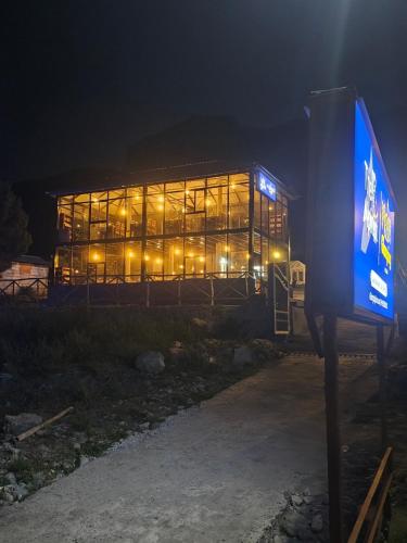 Foto sihtkohas Jispa asuva majutusasutuse The Alpinist Glamping Resort galeriist