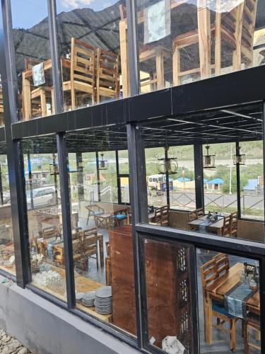Restoran või mõni muu söögikoht majutusasutuses The Alpinist Glamping Resort