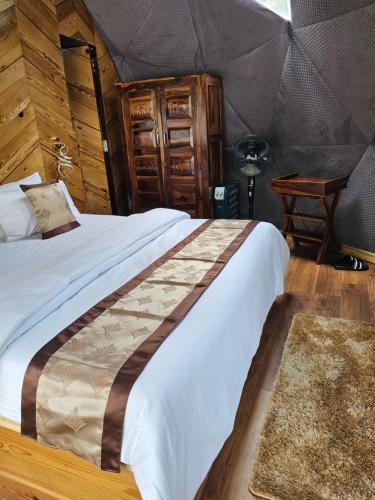 Voodi või voodid majutusasutuse The Alpinist Glamping Resort toas