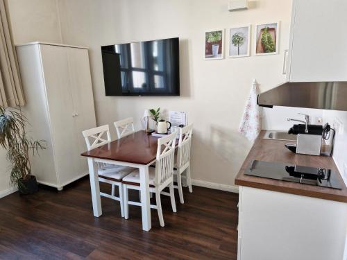 Dapur atau dapur kecil di List Five - Your British Guesthouse