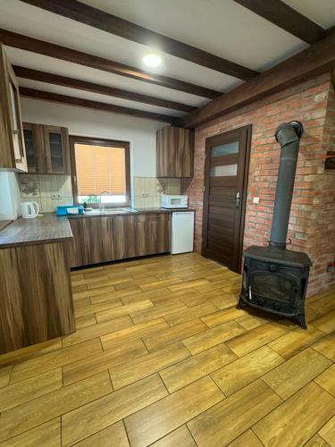 a kitchen with a stove in the middle of a room at Mazurskie El Dorado in Mikołajki