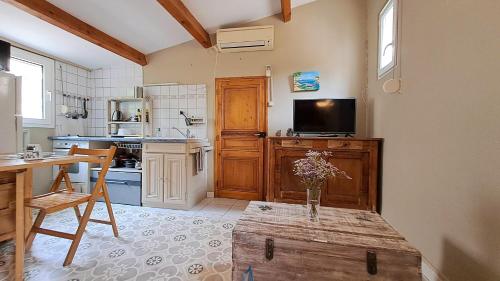 Photo de la galerie de l'établissement Jolie maisonnette en bord de mer avec jardin, à Marseille