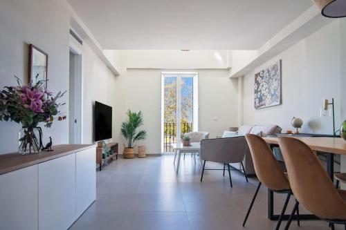 Live Like a Local in This Contemporary Duplex