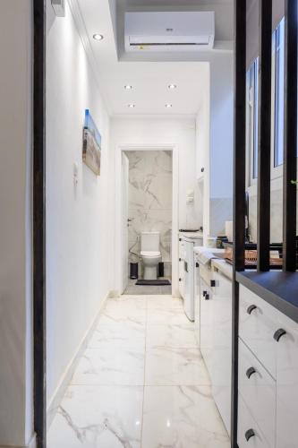 Aiolos luxury apartment under acropolis in plaka
