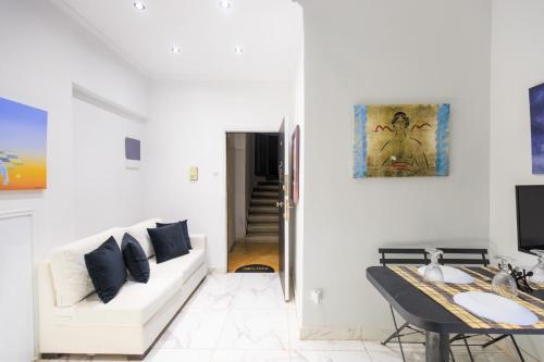 Aiolos luxury apartment under acropolis in plaka