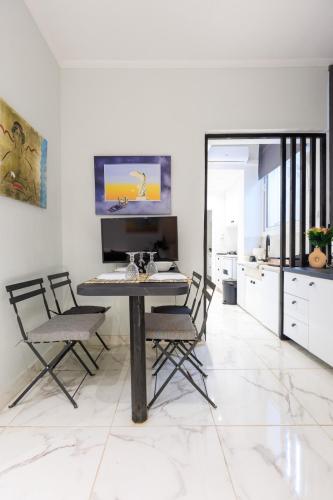 Aiolos luxury apartment under acropolis in plaka