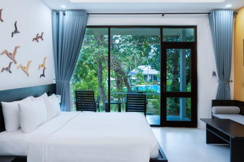 Kingo Retreat Resort — Pool view