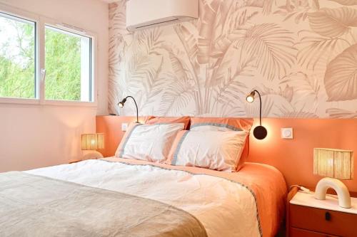 a bedroom with a large bed with orange walls at Superbe maison sur pilotis in Savy-Berlette