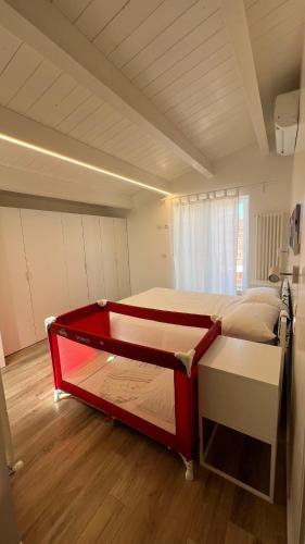 Postel nebo postele na pokoji v ubytování CASA MIRO' vicinissima al mare e parcheggio privato gratuito se disponibile