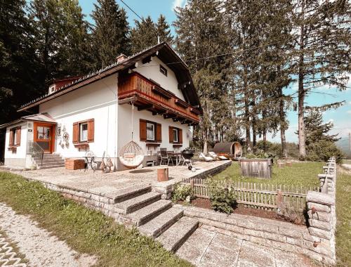 Das Gebäude in dem sich das Ferienhaus befindet