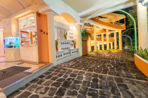 a lobby of a house with a stone floor at Gran Karmel Hotel in Santa Cruz Muluá