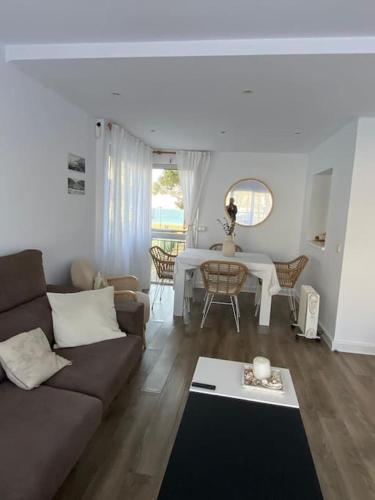 Posezení v ubytování Apartamento primera línea de mar en Platja d'aro