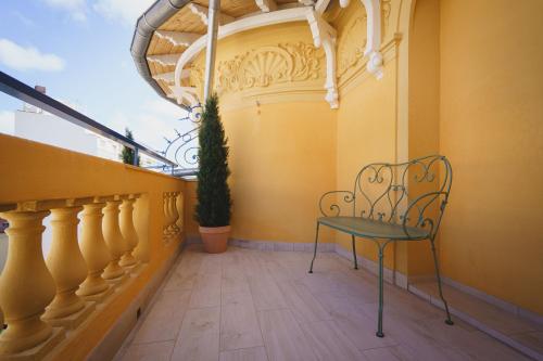 Un balcón o terraza en Hotel Gounod Fully Renovated