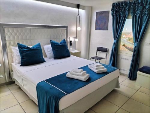 Ένα ή περισσότερα κρεβάτια σε δωμάτιο στο Modern house