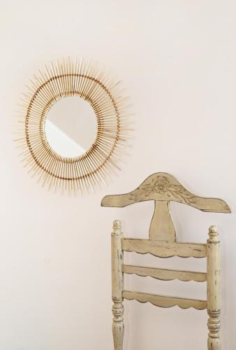a mirror sitting on top of a chair at Petrino Villa Ianthe in Véssa