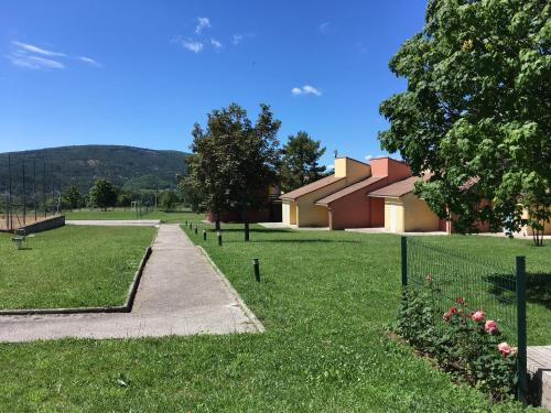 Photo de la galerie de l'établissement Le Pré carré - pavillons de vacances, à Saint-Étienne-les-Orgues