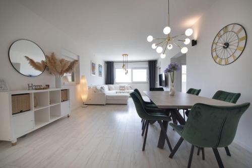 New! Cozy Apartment for 4, near Sea and Split