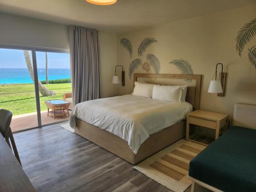 Postel nebo postele na pokoji v ubytování Coco Reef Bermuda