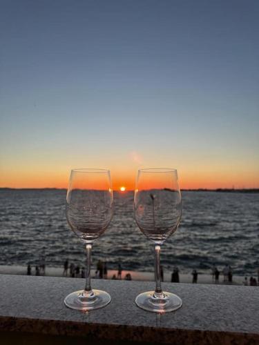 Deep Blue Apartment next to the Sea organs