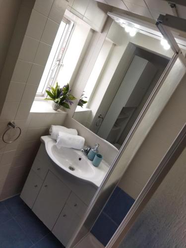 a bathroom with a sink and a mirror at A Casiña de Amable in Pontevedra