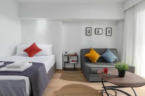 a bedroom with a bed and a couch at The Meta Stay - Backyard Oasis with Rooftop Access in Athens