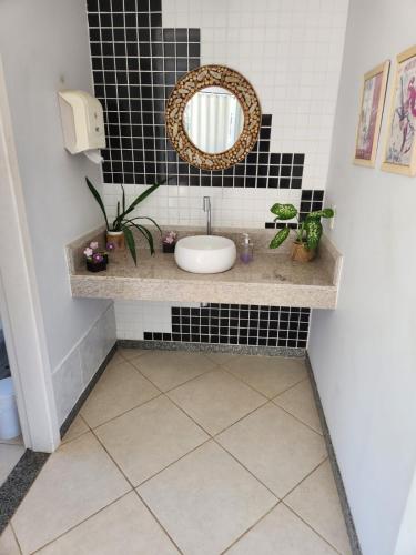 a bathroom with a sink and a mirror at Pousada In Paradiso in Santa Cruz