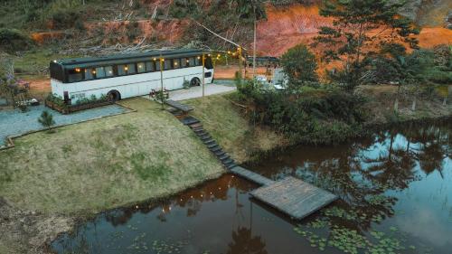Gallery image of Hosperdagem no Ônibus Off White em Santa Teresa no Circuito Caravaggio in Santa Teresa