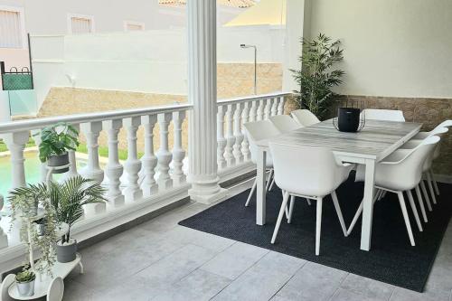 Luxury villa with private heated pool and cinema by Vapagó Tenerife