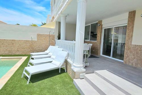 Patio nebo venkovní prostory v ubytování Luxury villa with private pool and cinema by Vapagó Tenerife