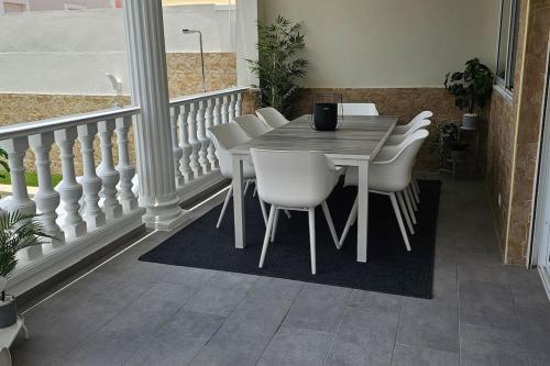 Luxury villa with private heated pool and cinema by Vapagó Tenerife
