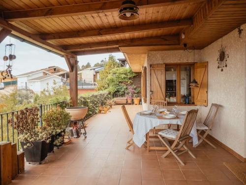 an outdoor patio with a table and chairs at Casa Marla, Siete Aguas in Siete Aguas