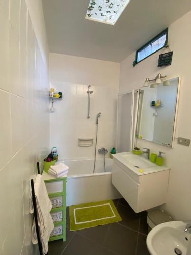 Ένα μπάνιο στο House Al Noce