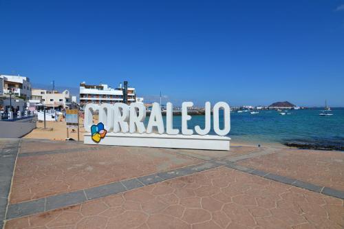 a sign that saystrail next to the water at Calas Beach Corralejo in Corralejo
