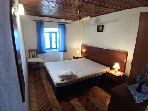 Ένα ή περισσότερα κρεβάτια σε δωμάτιο στο captain Ivo