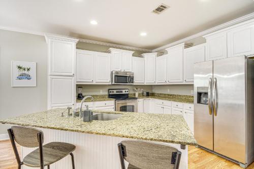 Fotografie z fotogalerie ubytování Bright Biloxi Condo Walk to the Beach! v destinaci Biloxi