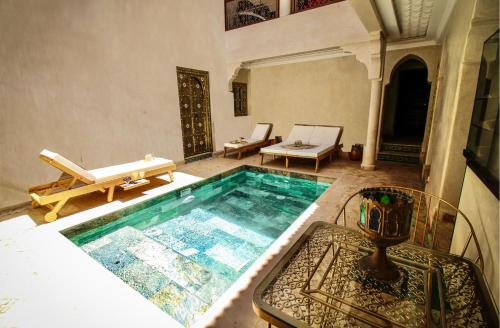 Piscina en o cerca de Riad LALLA JIHANE
