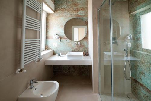 Ένα μπάνιο στο Casa Cescal Rooms
