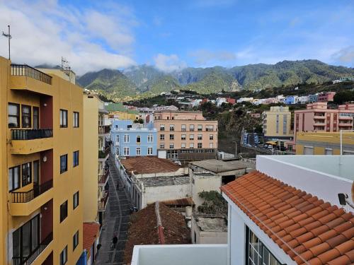 a city with buildings and mountains in the background at Ático Alameda in Santa Cruz de la Palma