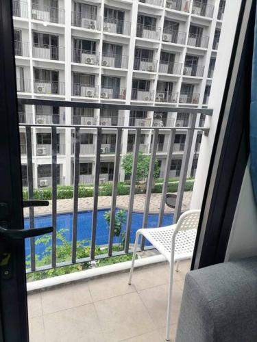 a balcony with a view of a large building at E & R Staycation Condotel near Mall of Asia in Manila