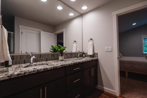 Fotografie z fotogalerie ubytování North Cascades Escape- spacious 5-bedroom, family friendly, AC, WiFi v destinaci Concrete