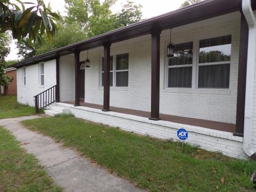 a house with a handicap sign in front of it at The Creek in Columbia
