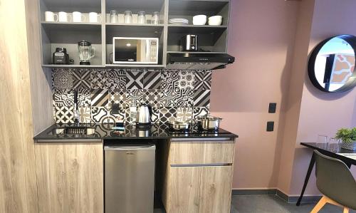 a kitchen with a black and white tile wall at NIU Reforma in Mexico City