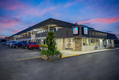 a building with a parking lot in front of it at Motel 6-Lima, OH in Lima