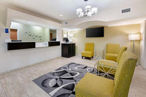 a lobby with two chairs and a waiting room at Best Western Edgewater Inn in Edgewater