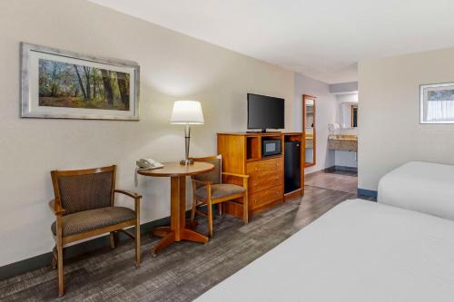 Katil atau katil-katil dalam bilik di Best Western Thunderbird Motel