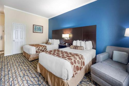 Ένα ή περισσότερα κρεβάτια σε δωμάτιο στο Best Western Spring Hill Inn & Suites